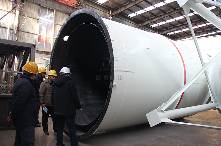 撬裝式土壤淋洗設(shè)備客戶來訪生產(chǎn)車間