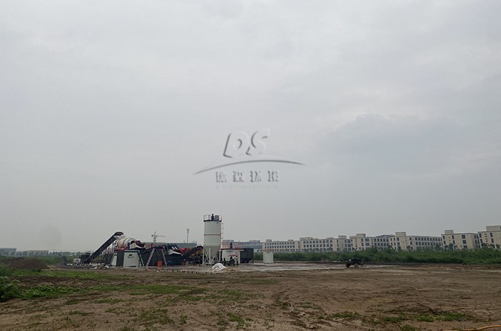 污染土壤修復(fù)現(xiàn)場(chǎng) 污染土壤修復(fù)現(xiàn)場(chǎng)